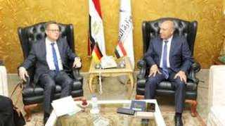 وزير النقل يبحث مع شركات...