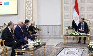 رئيس الوزراء يلتقي رئيسة منطقة...
