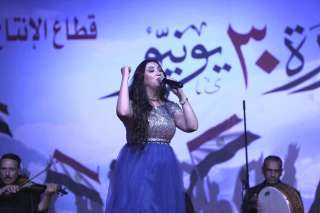 آية عبد الله تُحيي احتفال...