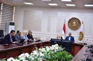 وزير العمل يُطلق البث التجريبي...