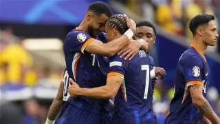 هولندا تضرب رومانيا بثلاثية وتتأهل...
