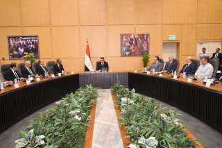 وزير الإسكان يعقد أول اجتماعاته...