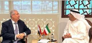 سفير مصر بالكويت يبحث مع...