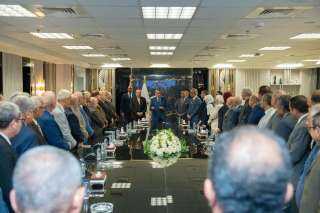 وزير الإنتاج الحربي يجتمع بعدد...