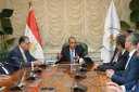 وزير الخارجية والهجرة يجتمع مع...