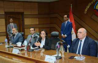 محافظ البحيرة تعقد اول إجتماع...
