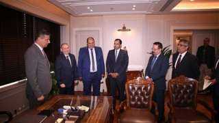 وزير الزراعة: لا أفضل الجلوس...
