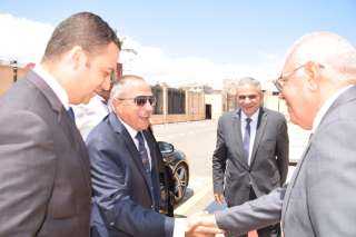 محافظ بورسعيد يصل مكتبه بديوان...