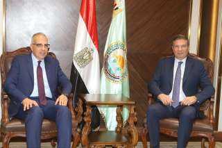 وزير الزراعة يستقبل وزير الري...