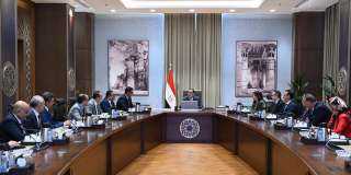 رئيس الوزراء يتابع موقف تسويق...