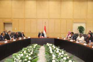 وزير الصناعة والنقل يعقد لقاءا...