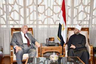 وزير الأوقاف يستقبل وكيل لجنة...
