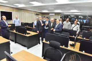محافظ أسيوط يتفقد مركز الشبكة...