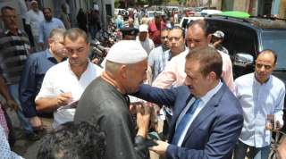 محافظ المنوفية يفاجئ عيادات أبو...