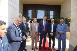 وزير الزراعة يستقبل أعضاء لجنة...
