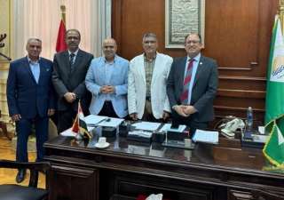 رئيس جامعة حلوان يلتقي محافظ...