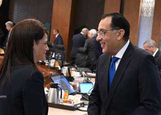 وزيرة التخطيط والتعاون الدولي تستعرض...
