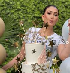 شاهد.. غادة عبدالرازق تحتفل بعيد...