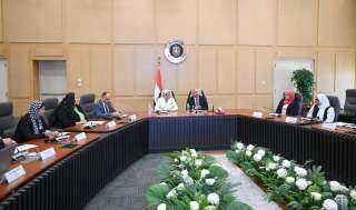 وزيرا الصناعة والنقل والبيئة يبحثان...