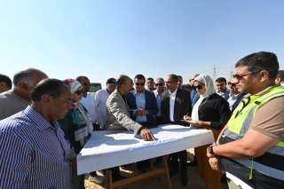 وزير الإسكان يتفقد وحدات المبادرة...