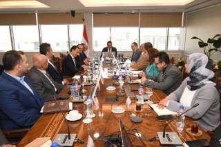 وزير الإسكان يتابع موقف خدمات...