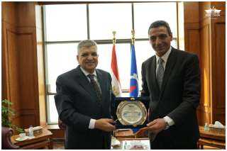 الفريق أسامة ربيع يتقدم بالتهنئة...