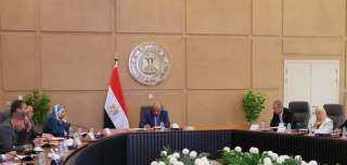 وزير الكهرباء يجتمع مع رؤساء...