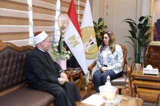 وزيرة التنمية المحلية تستقبل فضيلة...