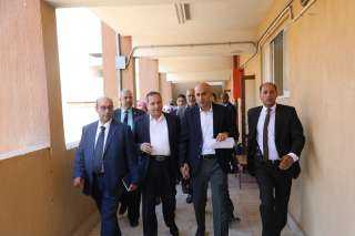 وزير التربية والتعليم يتفقد عددا...