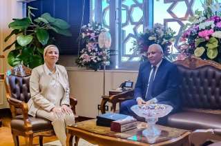 وزيرة البيئة تستقبل محافظ الوادي...