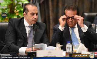 وزير الشئون النيابية والقانونية والتواصل...