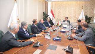 وزير التموين والتجارة الداخلية يستقبل...