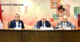 وزير التعليم يناقش مقترحات وحلولا...