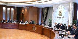 رئيس الوزراء يترأس اجتماع المجلس...