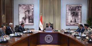 رئيس الوزراء يُتابع الموقف التنفيذي...