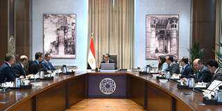 رئيس الوزراء يلتقي رئيس مجموعة...