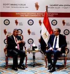 وزير البترول يعقد جلسة مباحثات...