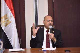 وزير العمل يُقرر إيقاف نشاط...