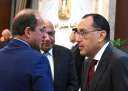 وزير المالية يستعرض تقريرا حول...