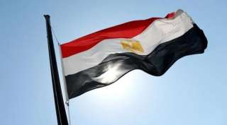 رفع علم مصر أمام مقر...