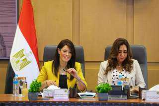 وزيرة التخطيط والتعاون الدولي تستعرض...