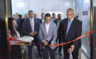 وزير الاستثمار والتجارة الخارجية يزور...