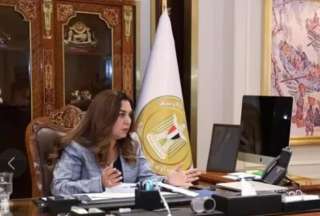 وزيرة التنمية المحلية تتلقى تقريرًا...