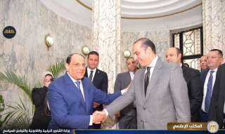وزير الشئون النيابية والقانونية والتواصل...