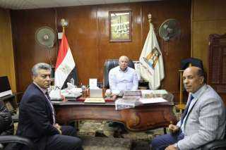 محافظ الوادي الجديد يلتقي أمين...