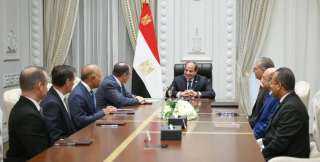 الرئيس السيسى يجتمع بمسئولى شركة...
