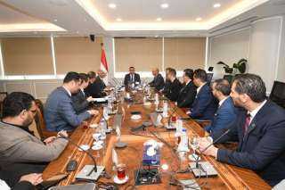 وزير الإسكان يلتقى أعضاء جمعية...