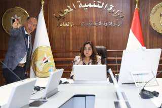 وزيرة التنمية المحلية تتابع مع...