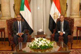 وزير الخارجية والهجرة يستقبل وزير...