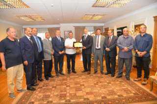 محافظ أسيوط يستقبل وفد رابطة...